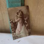 Anzichtkaart oud dame en bloemen 1907 Amsterdam, Ophalen of Verzenden, Voor 1920, Gelopen, Overige thema's