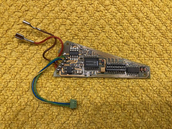 Märklin 74460 Digitaal-decoder voor inbouw C-rails wissels., Hobby en Vrije tijd, Modeltreinen | H0, Zo goed als nieuw, Rails