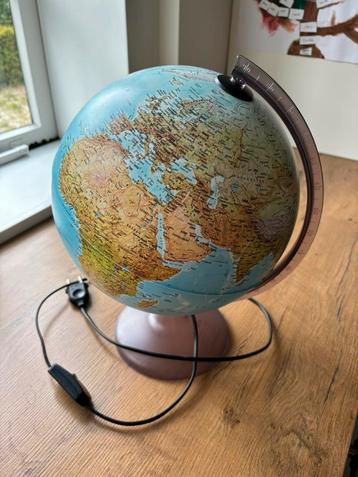Globe (wereldbol) met verlichting als nieuw  beschikbaar voor biedingen