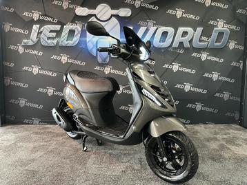 PIAGGIO ZIP FULL OPTION 2023 ALS NIEUW MET GARANTIE SCOOTER beschikbaar voor biedingen