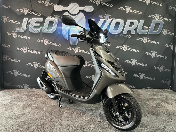 PIAGGIO ZIP FULL OPTION 2023 ALS NIEUW MET GARANTIE SCOOTER, Fietsen en Brommers, Scooters | Piaggio, Zo goed als nieuw, Zip, Maximaal 45 km/u
