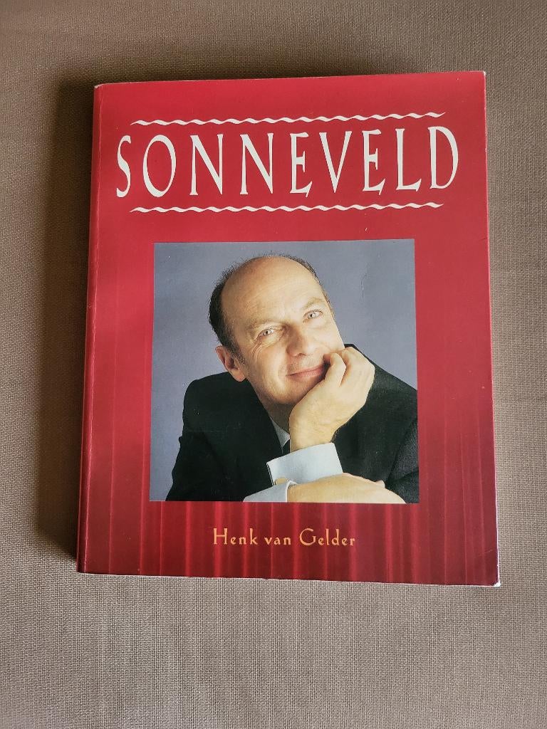 Wim Sonneveld / ''Sonneveld'' door Henk van Gelder., Verzamelen, Muziek, Artiesten en Beroemdheden, Ophalen of Verzenden, Gebruikt
