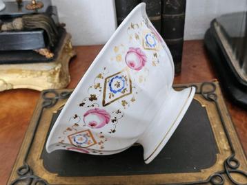 Antieke porseleinen kom op voet porcelain Vieux Paris schaal beschikbaar voor biedingen