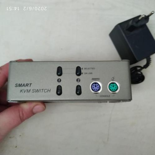 Q-tec 720SK Smart KVM Switch, Computers en Software, Pc- en Netwerkkabels, Gebruikt, Ophalen of Verzenden