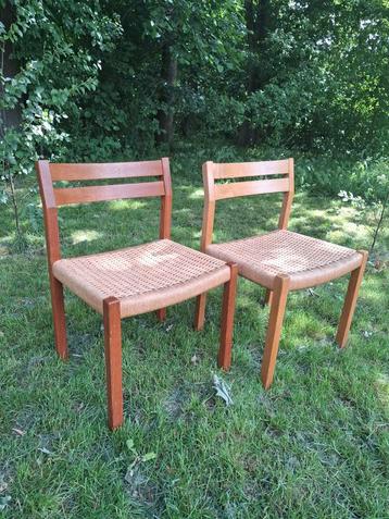 2 Vintage Möller Model 401 Stoelen - Deens Design beschikbaar voor biedingen