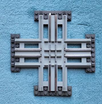 Lego trein 12 Volt grijze rails kruispunt +  bielzen.  beschikbaar voor biedingen