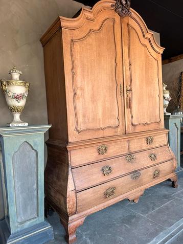 "HENDRICKX " Eiken Kabinet Dubbel Gebogen. beschikbaar voor biedingen