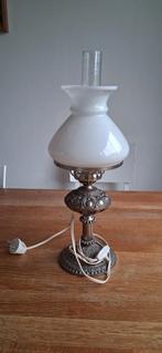 Oude lamp met porseleinen kap, Ophalen