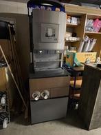 Koffiemeubel met twee lades en twee bekerdispensers, Zakelijk, Zo goed als nieuw, Minder dan 100 cm, Met hangruimte