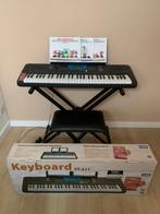 Keyboard inclusief kruk en 3 leerboekjes, Muziek en Instrumenten, Keyboards, 61 toetsen, Zo goed als nieuw, Met standaard, Ophalen