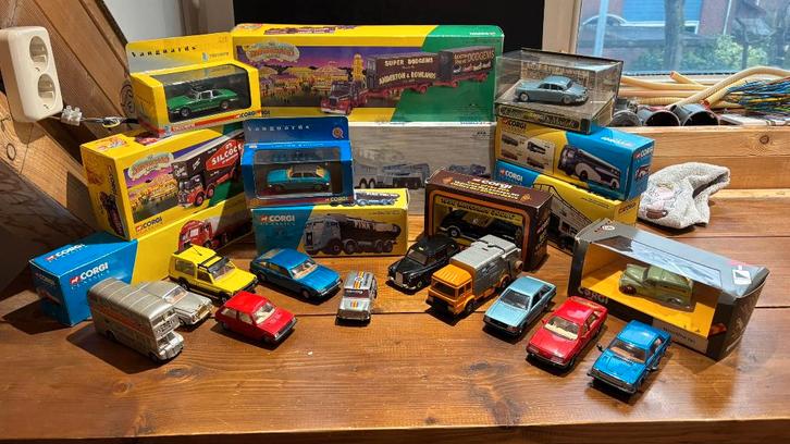 Corgi - diverse automodellen, Hobby en Vrije tijd, Modelauto's | Overige schalen, Zo goed als nieuw, Auto, Ophalen of Verzenden