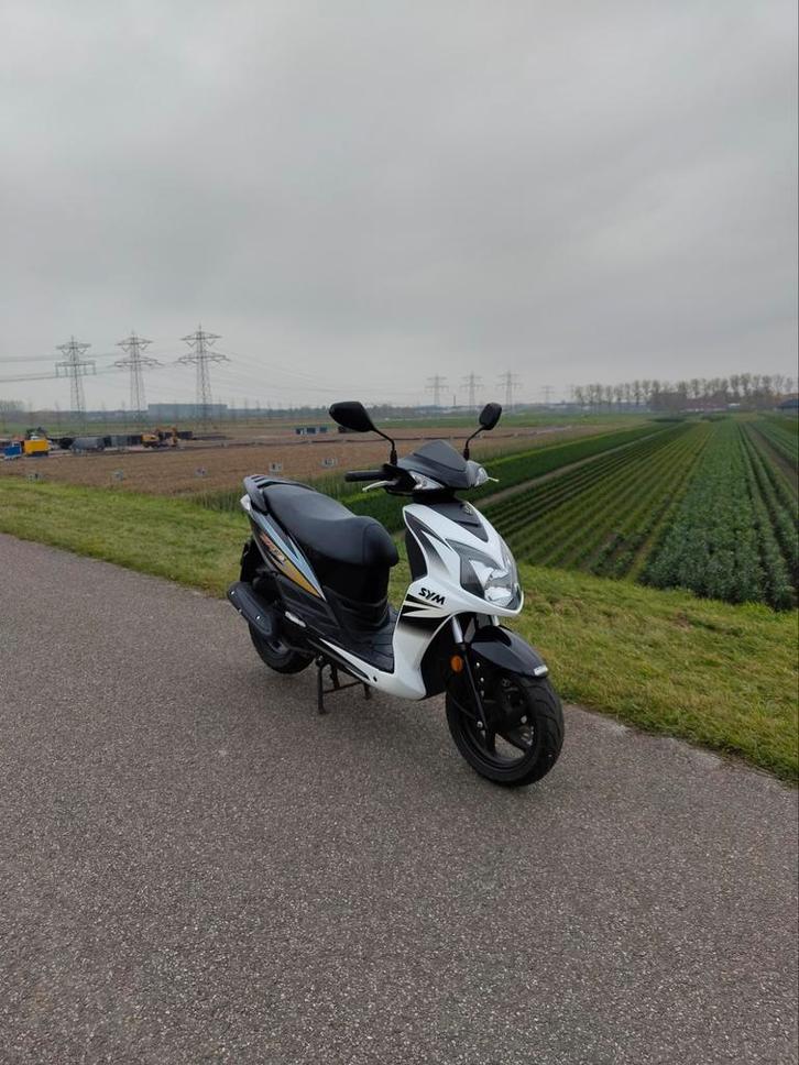 sym jet 4, Fietsen en Brommers, Scooters | SYM, Zo goed als nieuw, Overige modellen, Maximaal 45 km/u, Benzine, Ophalen