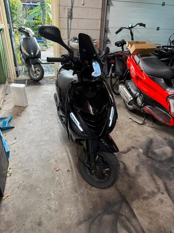 Zip 4t 50cc brom beschikbaar voor biedingen