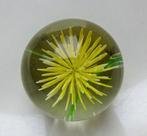 Vintage glazen presse papier: gele bloem, Antiek en Kunst, Antiek | Glas en Kristal, Ophalen of Verzenden