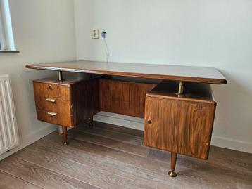 Bureau – Poly Z design A.A. Patijn Zijlstra Joure beschikbaar voor biedingen