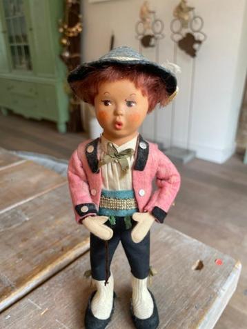 Vintage klederdracht Baitz pop. Oostenrijk.  Nationale pop. beschikbaar voor biedingen