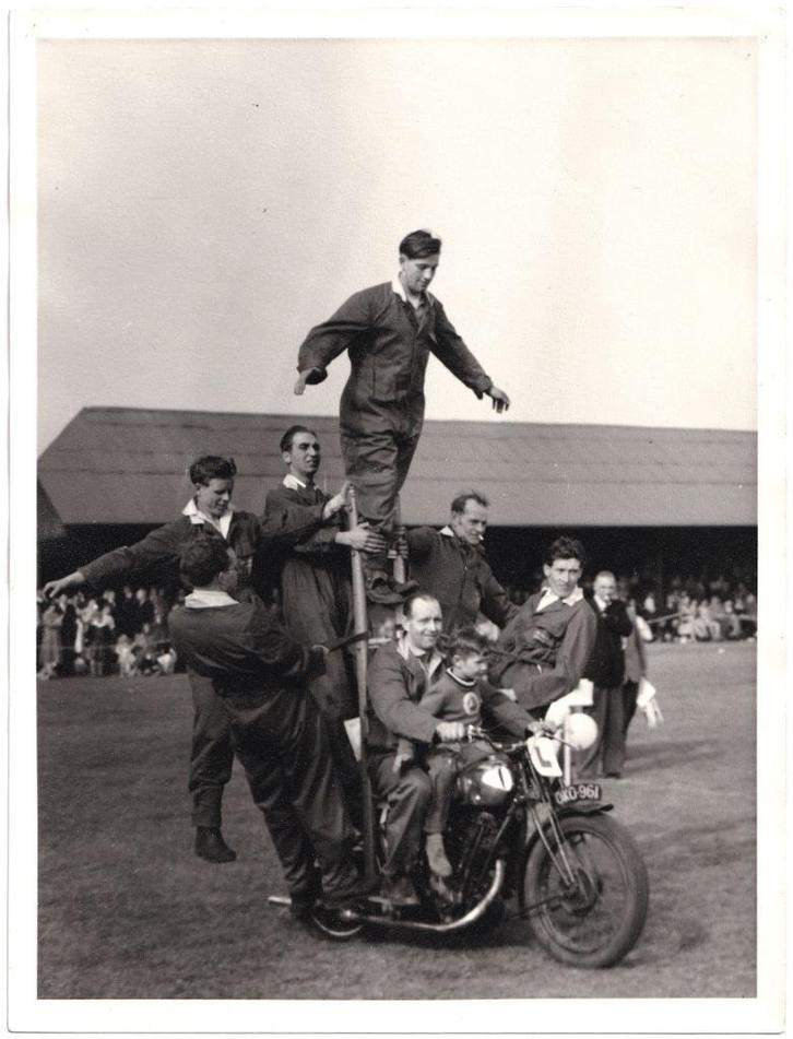 Foto - Motor 1 - Evenement - Spel, Verzamelen, Foto's en Prenten, Gebruikt, Foto, Overige onderwerpen, 1940 tot 1960, Ophalen of Verzenden