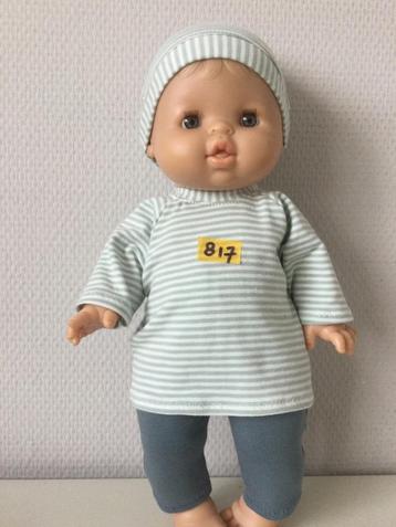 Nr 817 poppenkleertjes babypop 34 cm Reina Paola 34 cm  beschikbaar voor biedingen