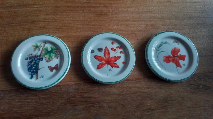 3 JAS Home Collection Bordjes - Seizoenen, Huis en Inrichting, Keuken | Servies, Zo goed als nieuw, Bord(en), Overige stijlen