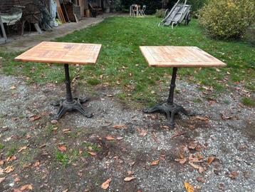 Twee bistro tafels met gietijzeren poten en beukenhout blad beschikbaar voor biedingen
