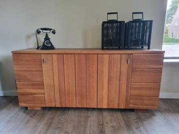 Prachtig massief dressoir te koop beschikbaar voor biedingen