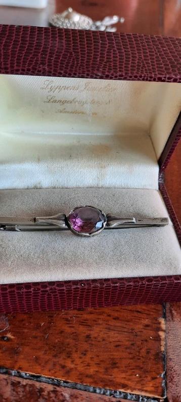 Antieke  broche  zilver met amethist facetgeslepen.  beschikbaar voor biedingen