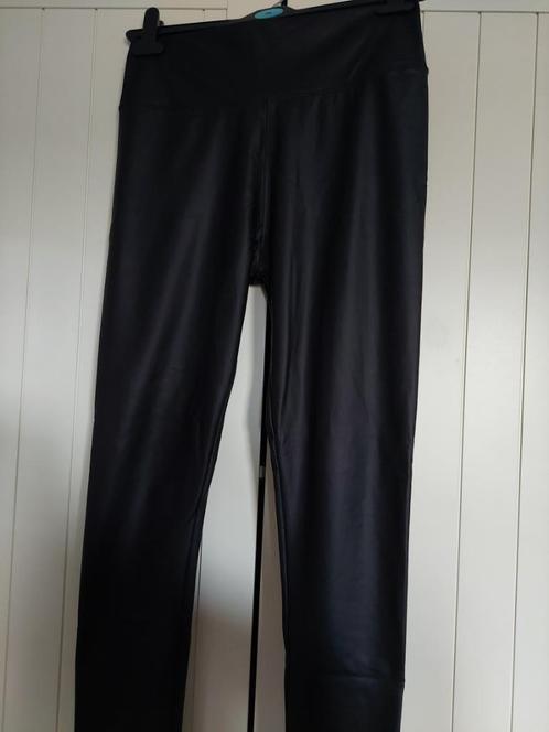 Faux leren broek/legging, Kleding | Dames, Broeken en Pantalons, Nieuw, Maat 38/40 (M), Zwart, Lang, Verzenden