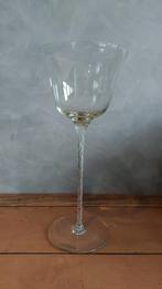 Glas op voet, Ophalen