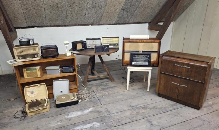 Grote verzameling oude radio's en pick-ups, Antiek en Kunst, Antiek | Tv's en Audio, Ophalen