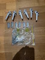 6 stuks Axa raamsluiting kleur F2 nieuwe schroefjes, Ophalen of Verzenden, Gebruikt, Overige materialen, Klink of Kruk