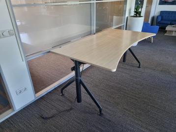 2 Werndl - Electric sit-stand desk with cable management - 1