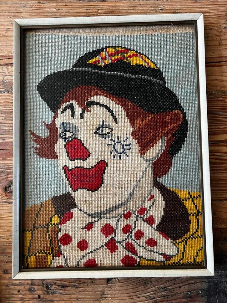 Vintage Pipo de clown borduurwerk in lijst, Huis en Inrichting, Woonaccessoires | Schilderijen, Tekeningen en Foto's, Schilderij