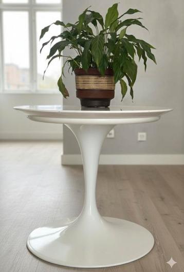 Eero Saarinen bijzettafel voor Knoll - Jaren 60 beschikbaar voor biedingen
