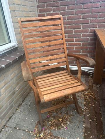 4 Houten Tuinstoelen beschikbaar voor biedingen