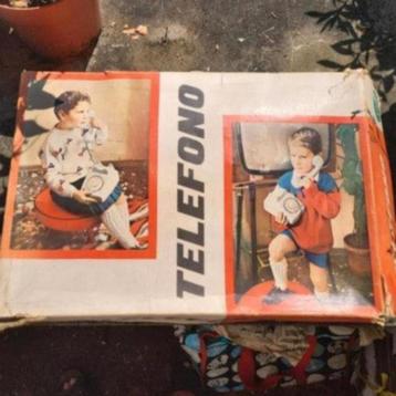 2 antieke kindertelefoons beschikbaar voor biedingen