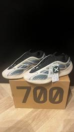 Yeezy 700 v3 kyanite, Overige kleuren, Ophalen of Verzenden, Zo goed als nieuw, Adidas Yeezy