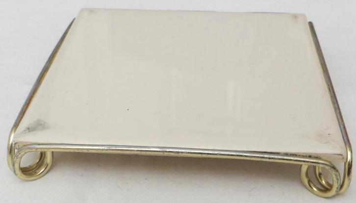 Witte vintage tegel onderzetter in metalen frame. Retro., Huis en Inrichting, Woonaccessoires | Onderzetters, Gebruikt, Pot of Pan