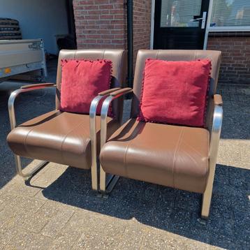 2 Leren bruine fauteuils beschikbaar voor biedingen