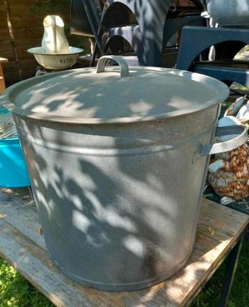 Grote zinken wasketel met deksel. 50 ltr
Niet waterdicht  beschikbaar voor biedingen