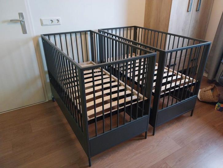 2x ledikant stgd loft, Kinderen en Baby's, Boxen, Zo goed als nieuw, Wieltjes, Ophalen