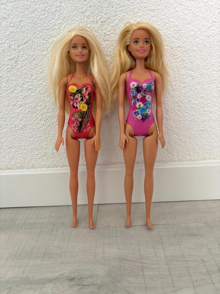Als nieuw! 2 prachtige Barbie strandpoppen met badpak!, Kinderen en Baby's, Speelgoed | Poppen, Zo goed als nieuw, Barbie, Ophalen of Verzenden