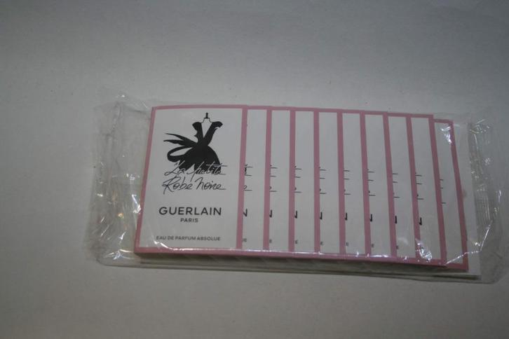 10 x Guerlain La petite robe noire 1,0 ml EdP Absolue, Verzamelen, Parfumverzamelingen, Nieuw, Miniatuur, Gevuld, Verzenden