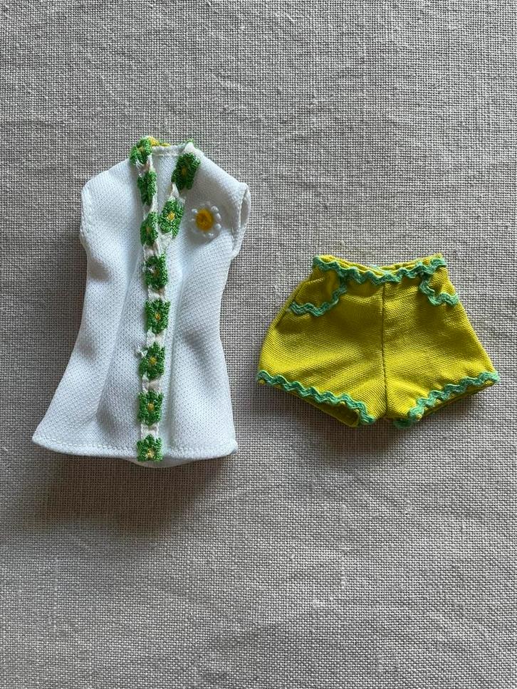 Vintage Dusty Doll tennis setje Kenner Barbie Hong Kong 1974, Verzamelen, Poppen, Zo goed als nieuw, Kleertjes, Ophalen of Verzenden