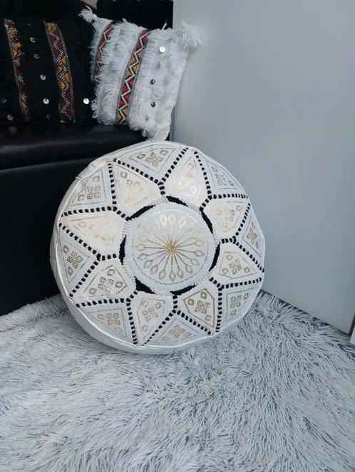 Nieuw handgemaakte marokkaanse leren pouf  wit,zwart,goud, Huis en Inrichting, Woonaccessoires | Kandelaars en Kaarsen, Nieuw