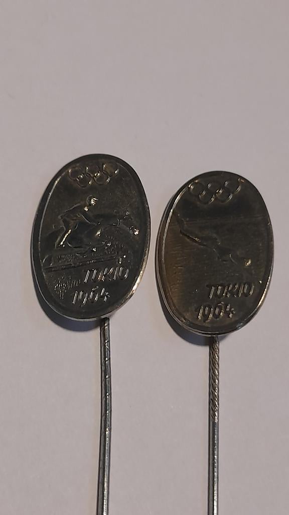 Olympische Spelen Tokyo 1964 Speldjes, Verzamelen, Speldjes, Pins en Buttons, Ophalen of Verzenden, Gebruikt, Sport, Speldje of Pin