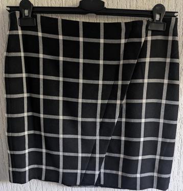zwart/wit rokje met ruit #38 beschikbaar voor biedingen