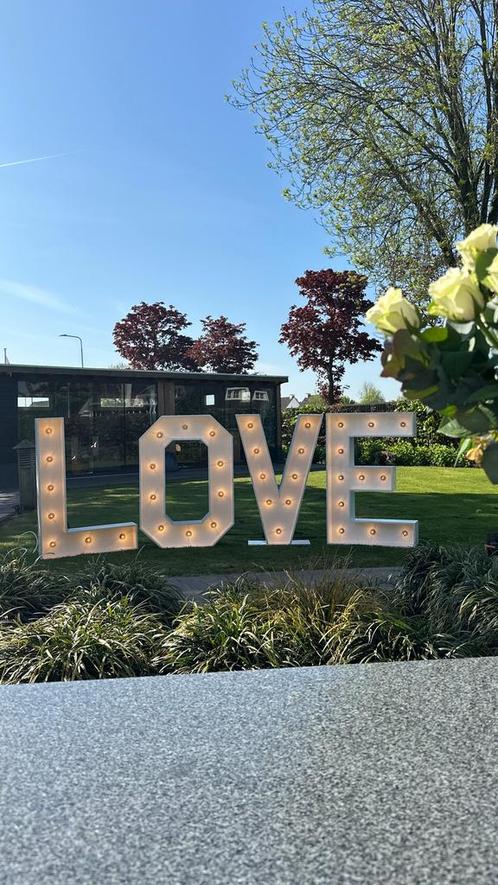 LOVE licht letters te huur., Hobby en Vrije tijd, Feestartikelen | Verhuur, Nieuw, Verjaardag, Ophalen