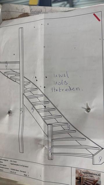 Halfslag trap 2730 hoog open beschikbaar voor biedingen