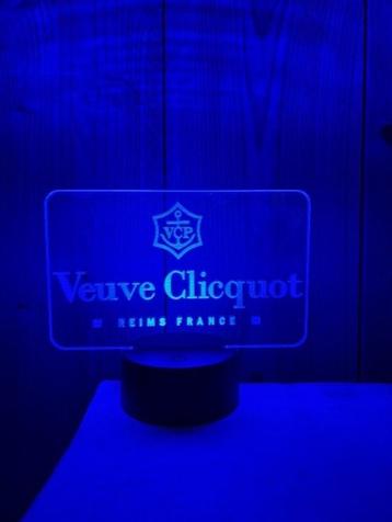 Veuce clicqout lamp beschikbaar voor biedingen