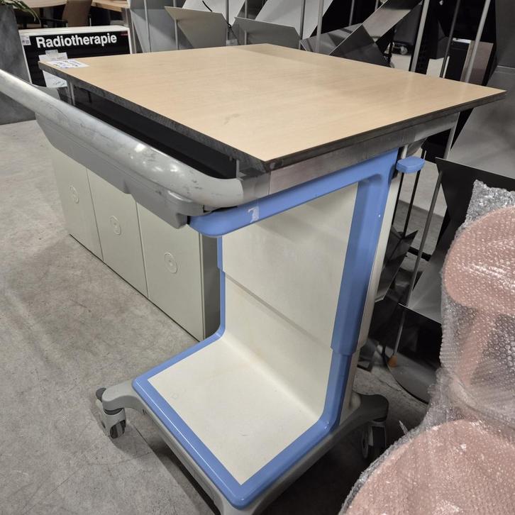 Alphatron mobiele laptoptafel - ihv 83-118 cm, Doe-het-zelf en Verbouw, Transportwagens, Gebruikt
